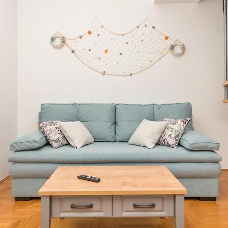 Deluxe 3 Bedroom Apartment With Sea View Baška Voda Kültér fotó