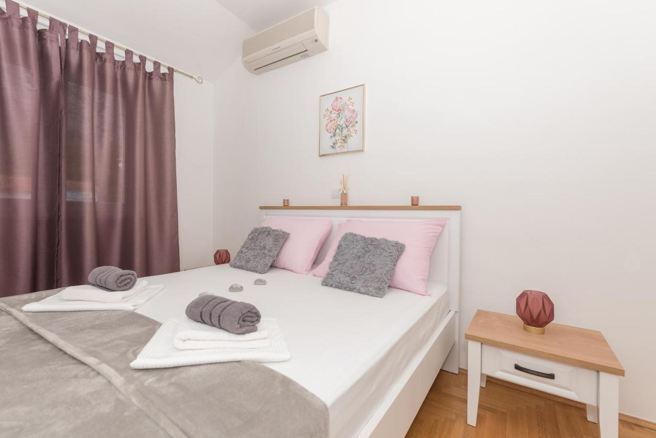 Deluxe 3 Bedroom Apartment With Sea View Baška Voda Kültér fotó