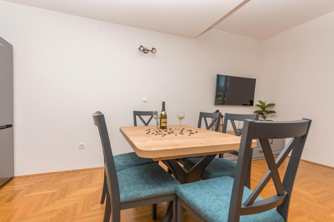 Deluxe 3 Bedroom Apartment With Sea View Baška Voda Kültér fotó