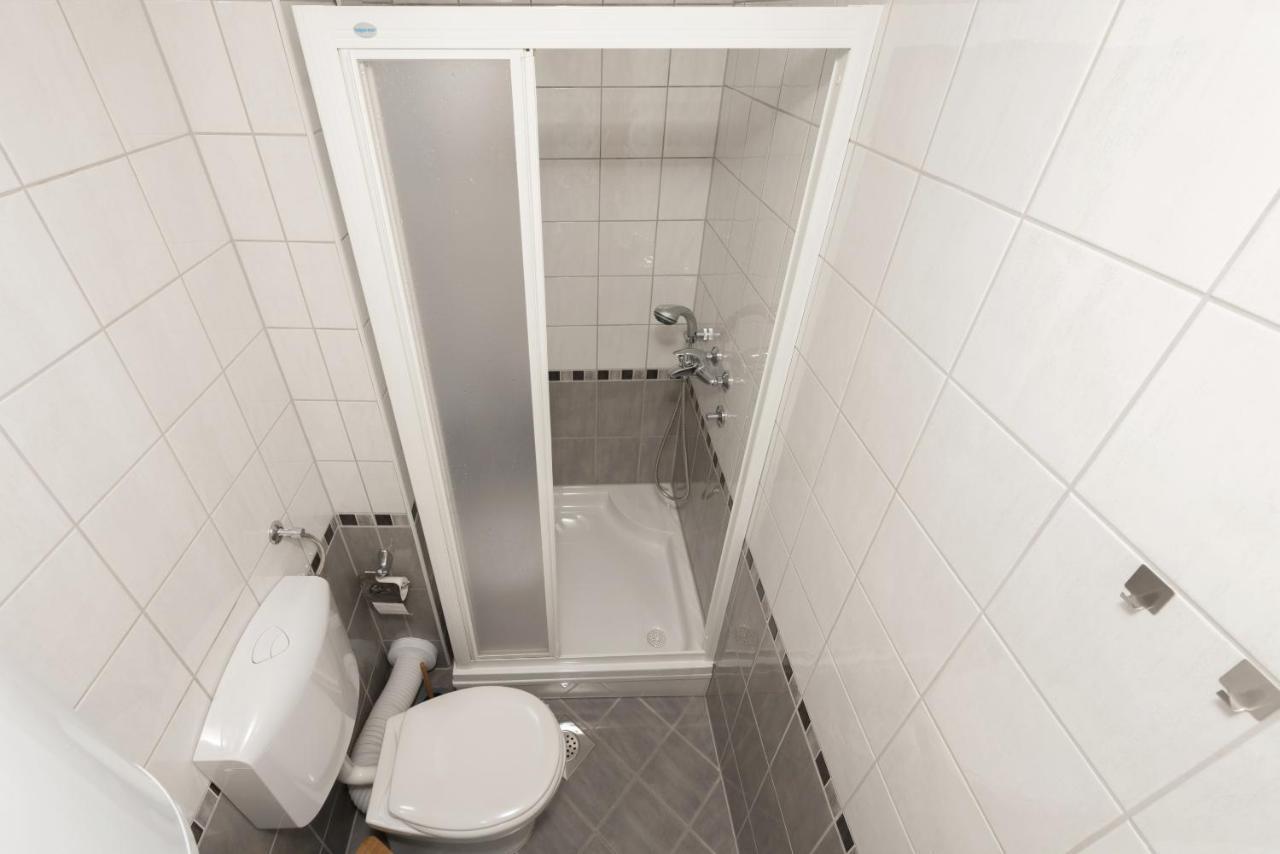 Deluxe 3 Bedroom Apartment With Sea View Baška Voda Kültér fotó