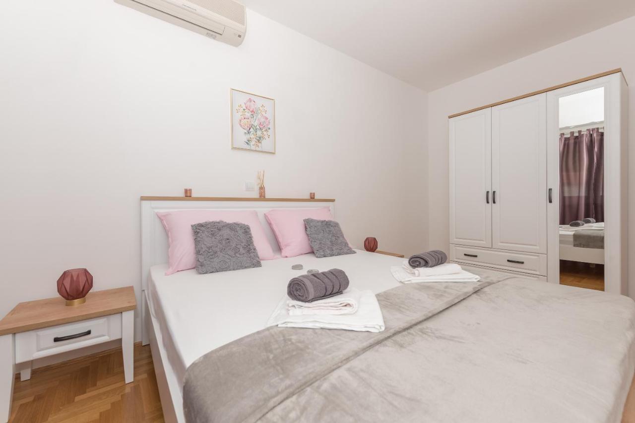 Deluxe 3 Bedroom Apartment With Sea View Baška Voda Kültér fotó