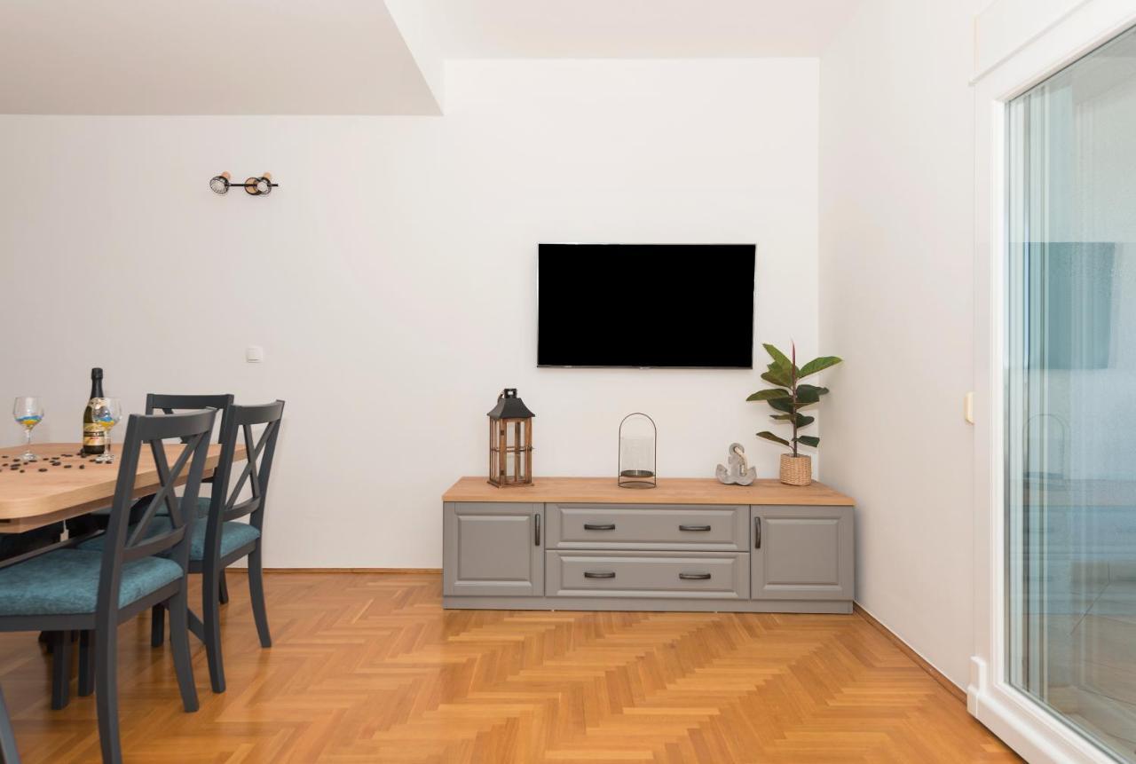 Deluxe 3 Bedroom Apartment With Sea View Baška Voda Kültér fotó