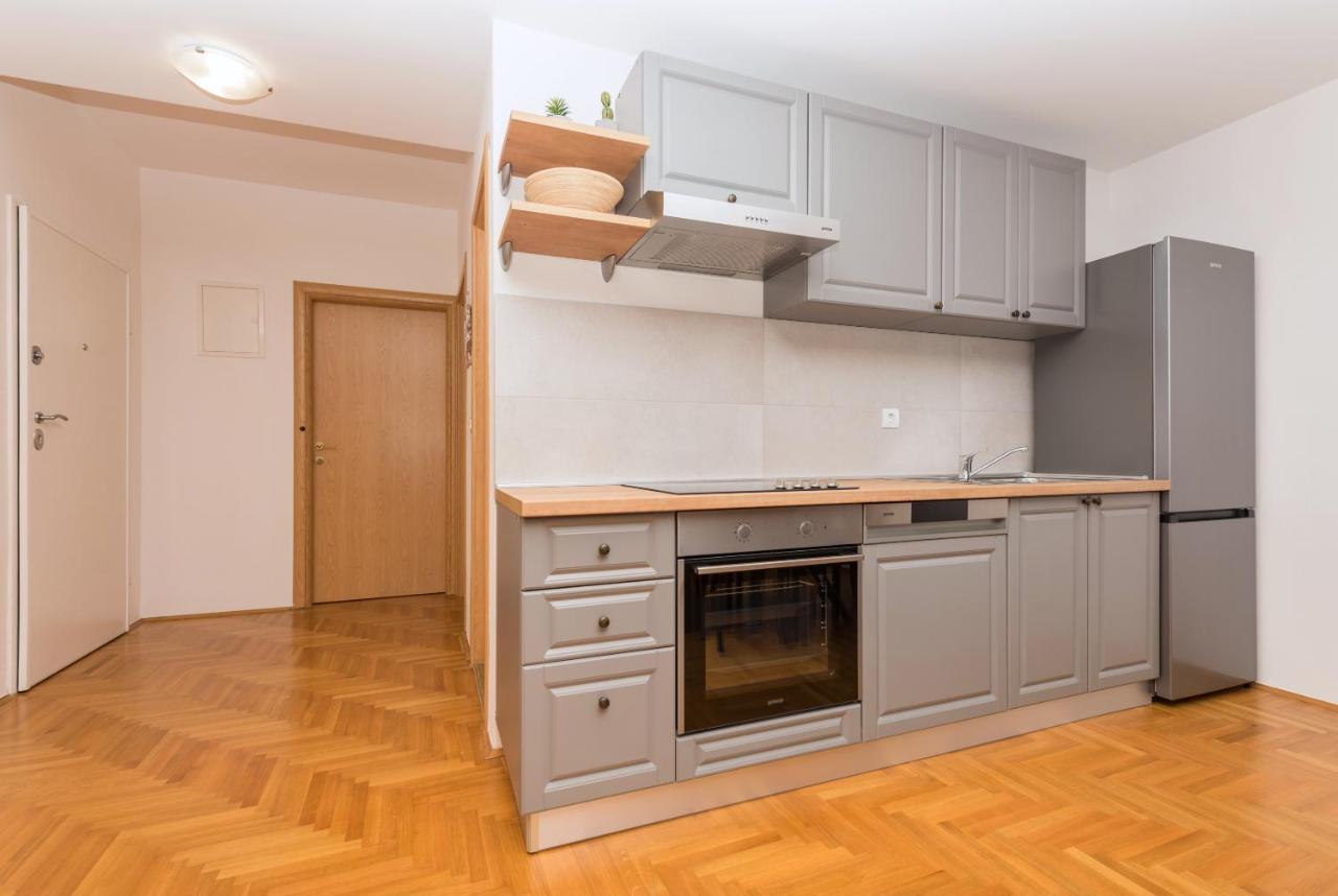 Deluxe 3 Bedroom Apartment With Sea View Baška Voda Kültér fotó