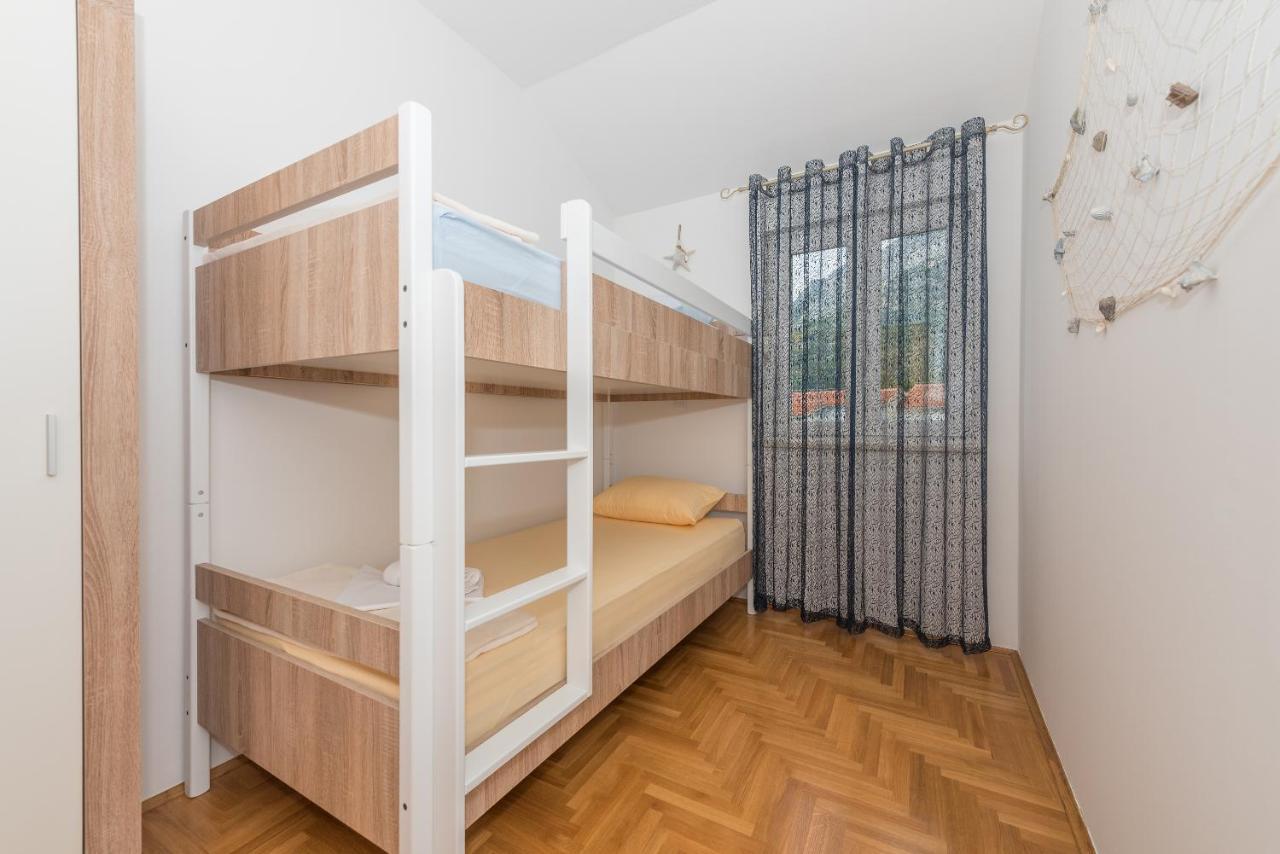 Deluxe 3 Bedroom Apartment With Sea View Baška Voda Kültér fotó