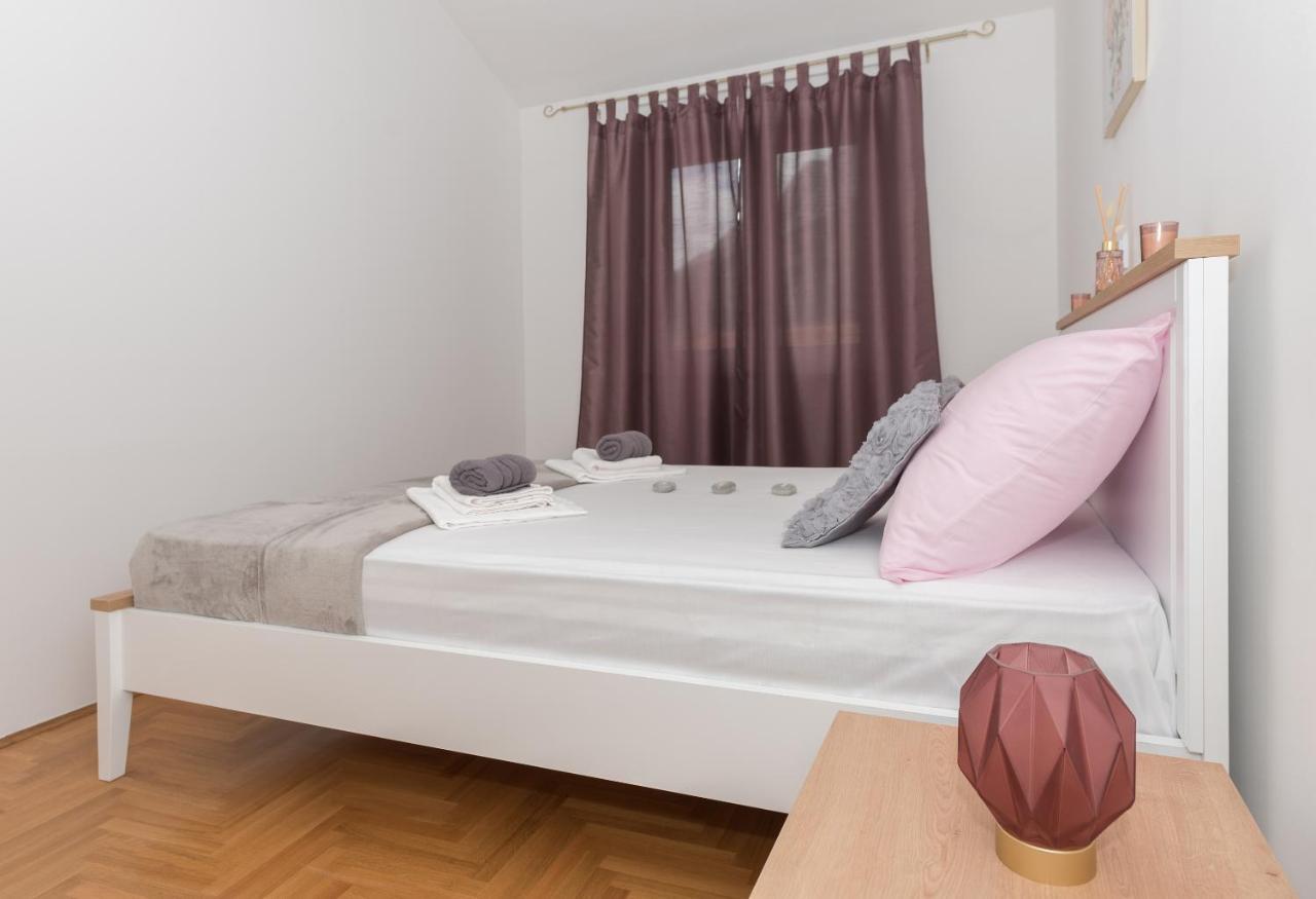 Deluxe 3 Bedroom Apartment With Sea View Baška Voda Kültér fotó
