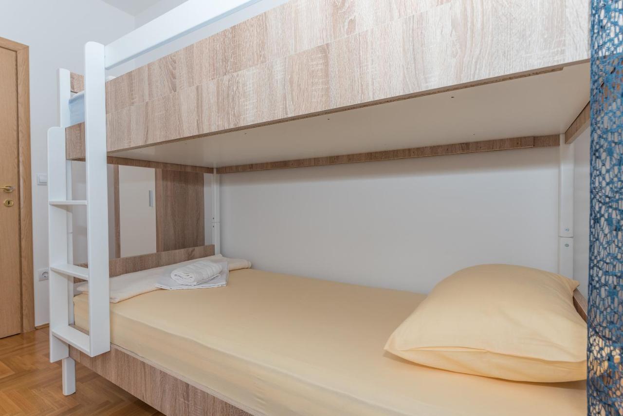 Deluxe 3 Bedroom Apartment With Sea View Baška Voda Kültér fotó