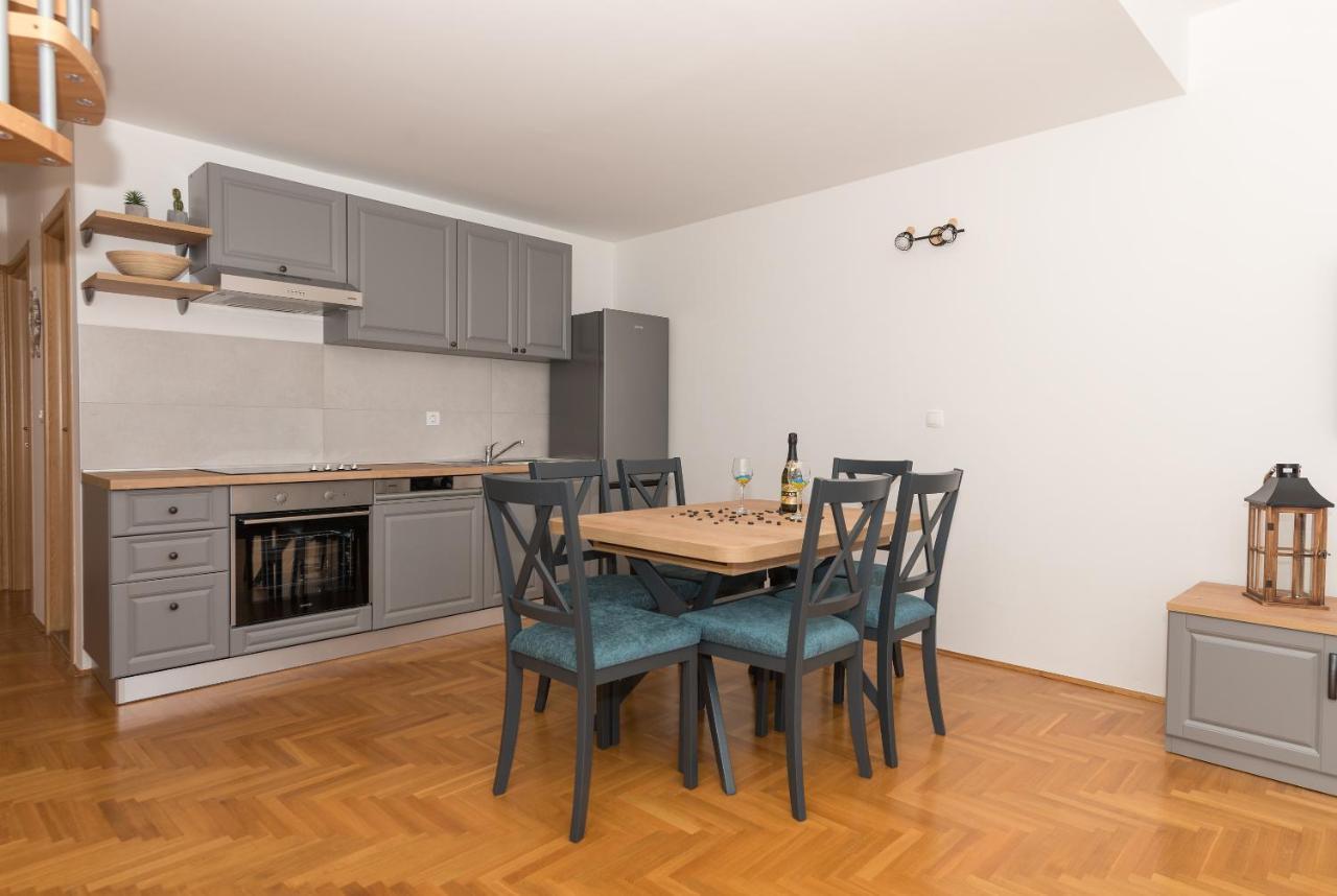 Deluxe 3 Bedroom Apartment With Sea View Baška Voda Kültér fotó