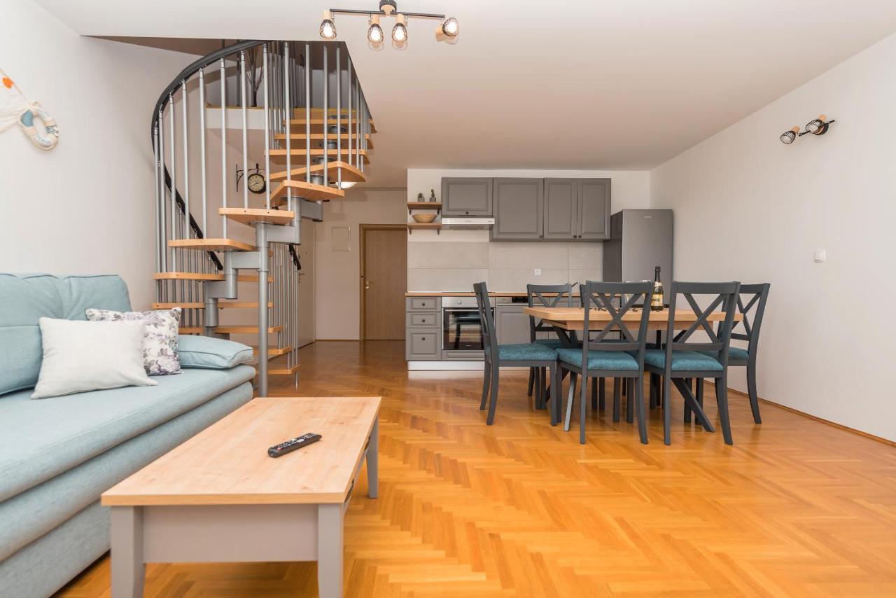Deluxe 3 Bedroom Apartment With Sea View Baška Voda Kültér fotó