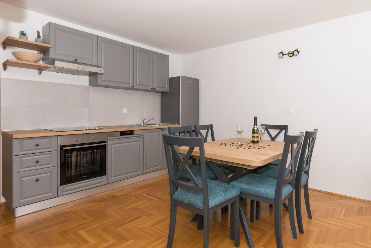 Deluxe 3 Bedroom Apartment With Sea View Baška Voda Kültér fotó